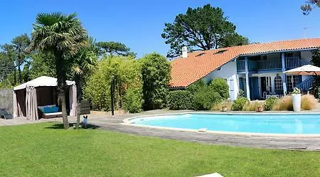 D'hotes Etchebri Bed & Breakfast